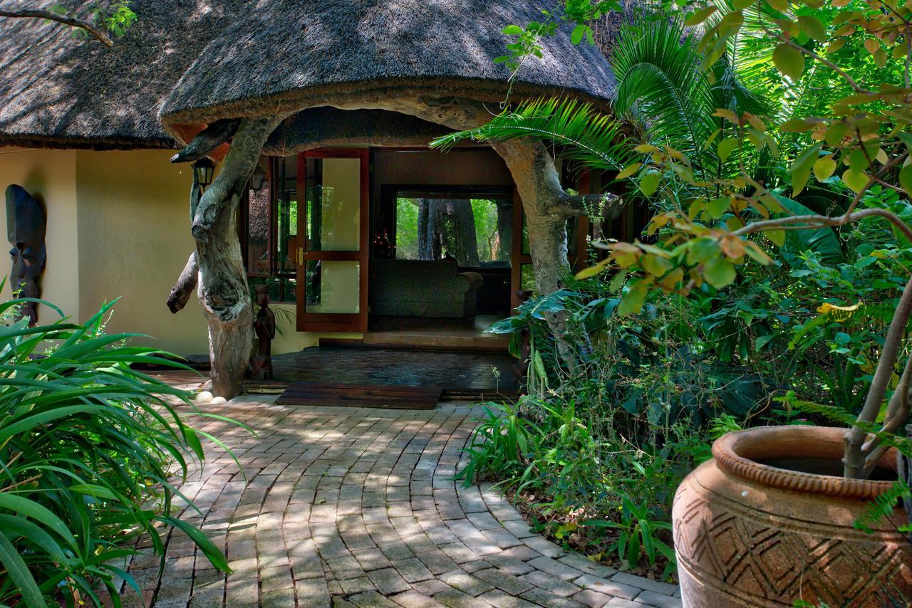Royal Tree Lodge マウン エクステリア 写真